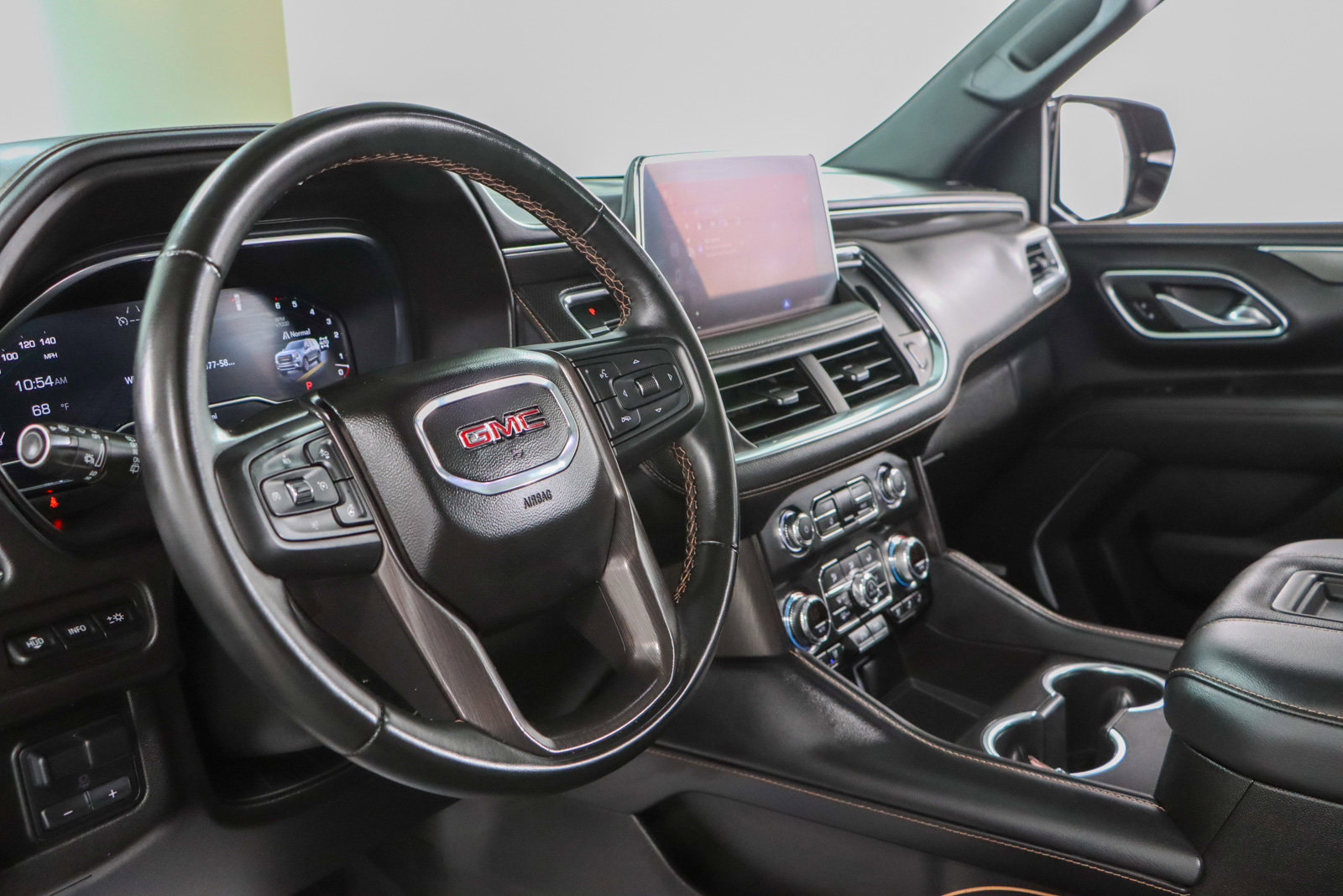 Used 2024 GMC Yukon XL AT4 w/ Technology Package image 26