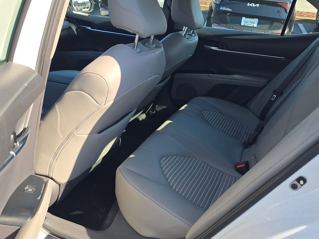 Used 2020 Toyota Camry SE FWD image 11