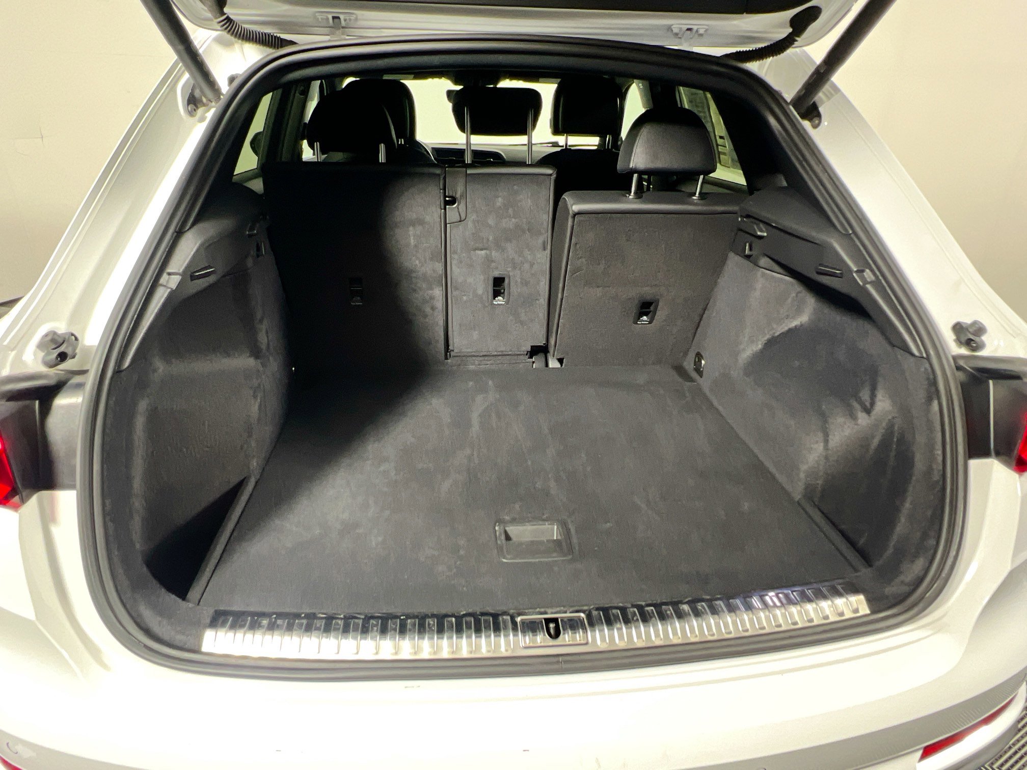 Used 2024 Audi Q3 2.0T Premium image 33