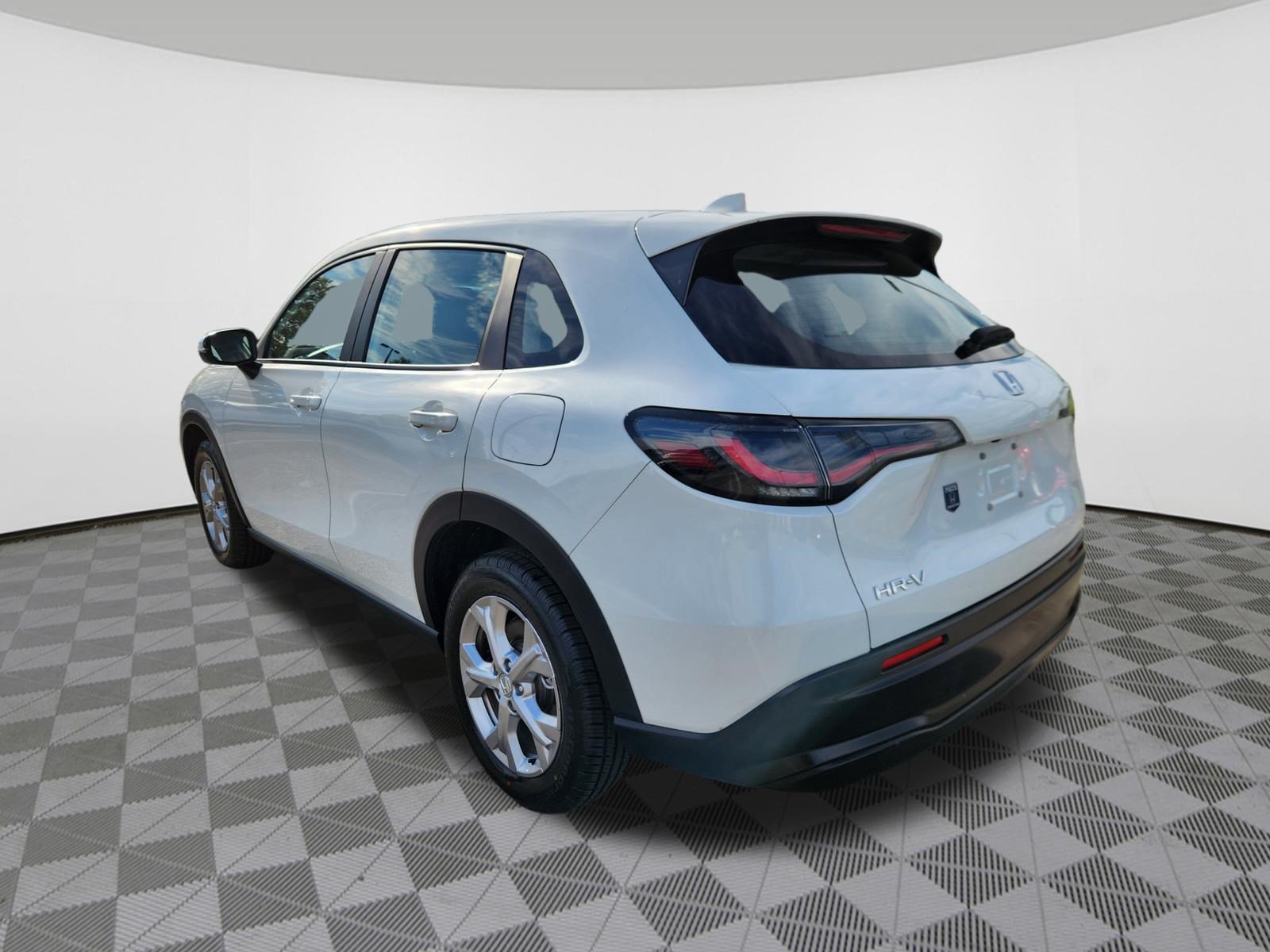 Certified 2024 Honda HR-V LX image 3