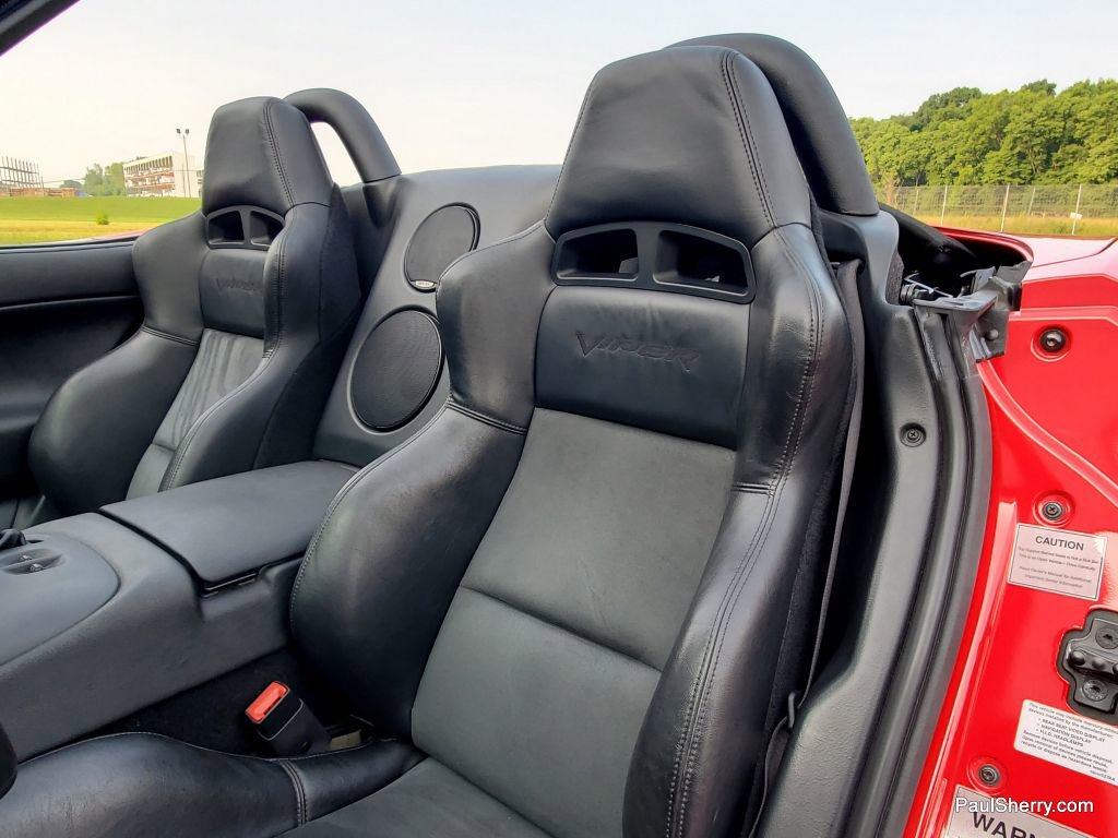 Used 2003 Dodge Viper SRT-10 video 2