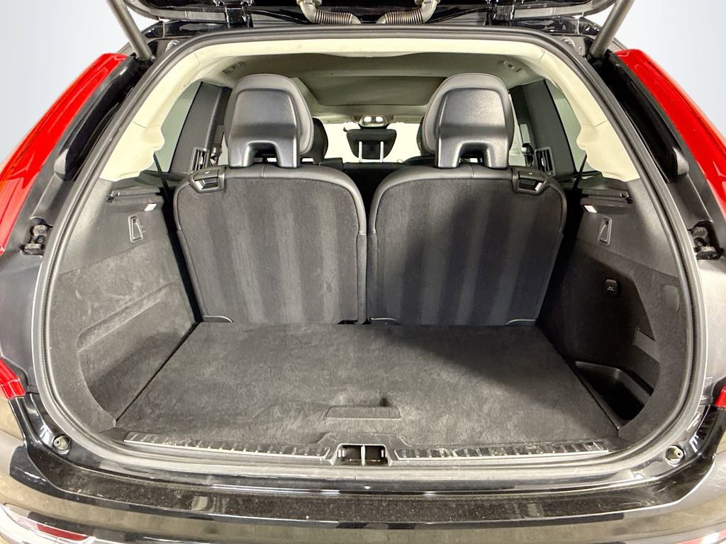 Certified 2025 Volvo XC90 B6 Plus image 27