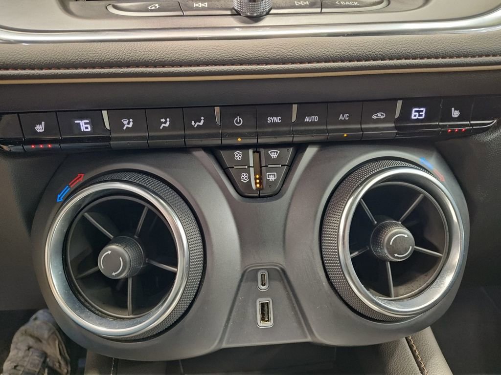 Used 2022 Chevrolet Blazer Premier AWD/4WD image 23