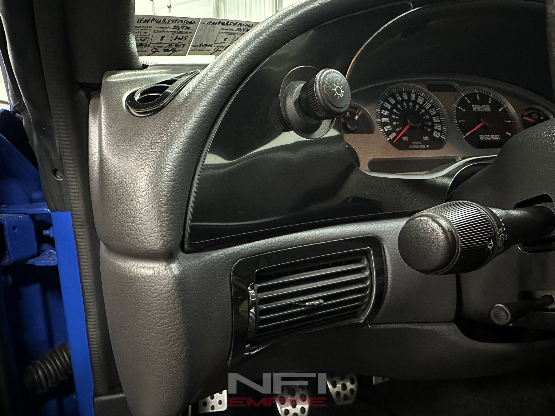 Used 2004 Ford Mustang Mach 1 RWD image 30