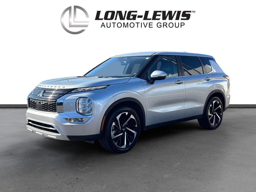 Used 2023 Mitsubishi Outlander SE Black Edition image 1