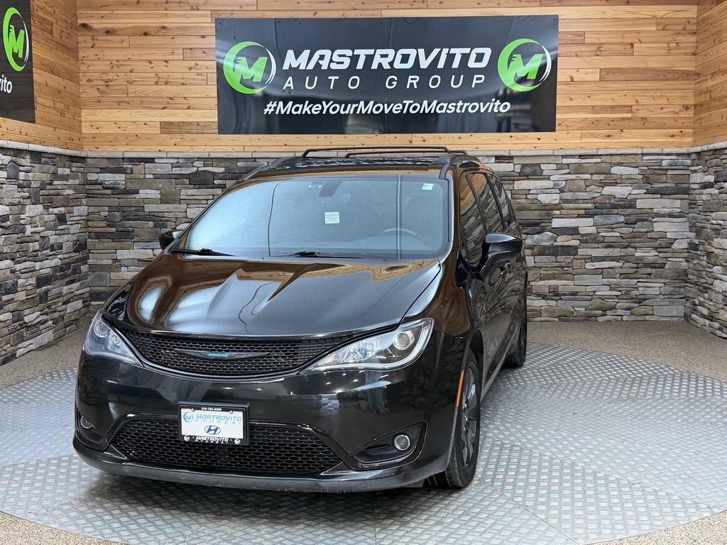 Used 2020 Chrysler Pacifica Touring-L w/ S Appearance Package FWD image 3