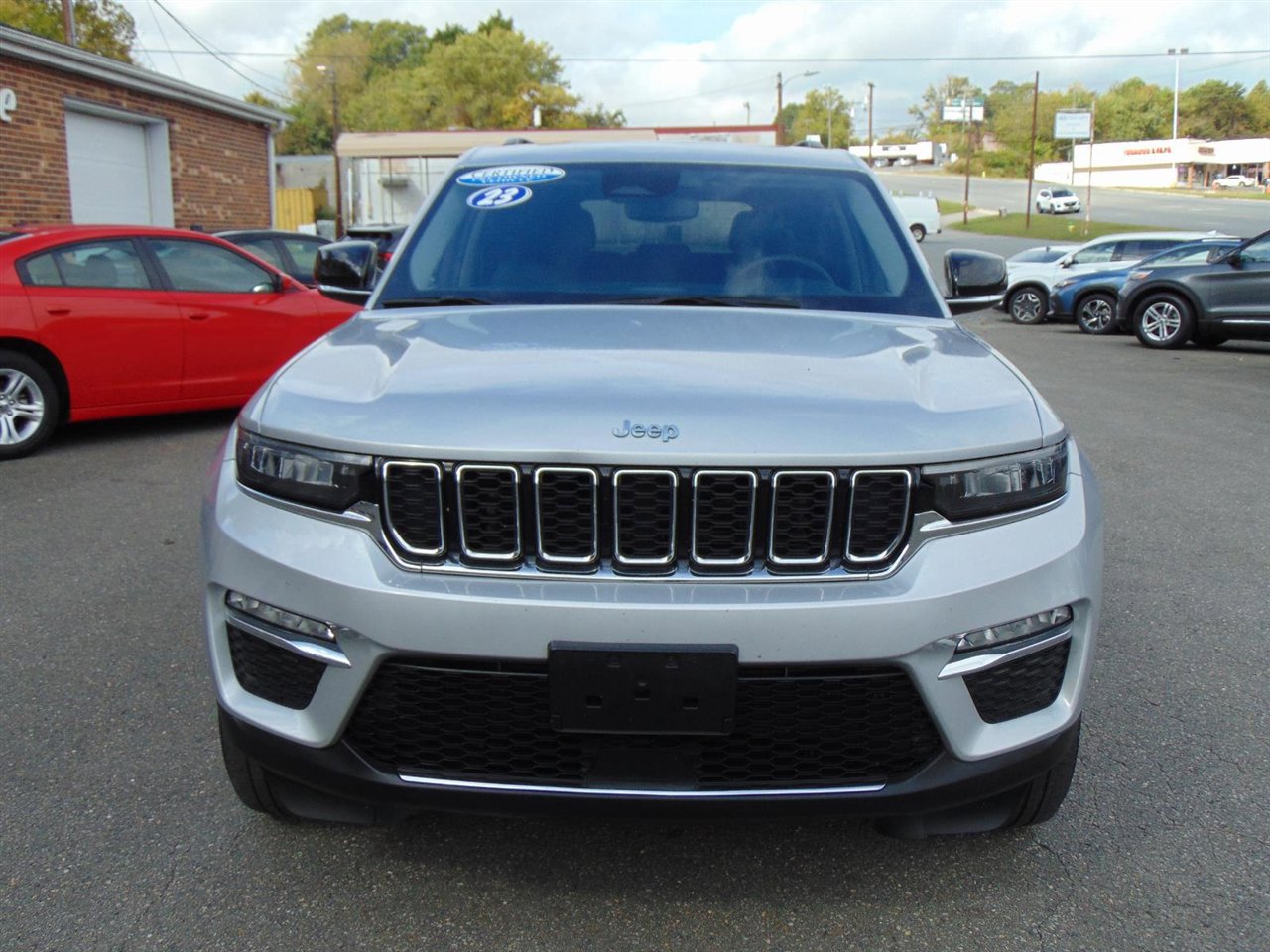 Used 2023 Jeep Grand Cherokee 4WD 4xe image 2