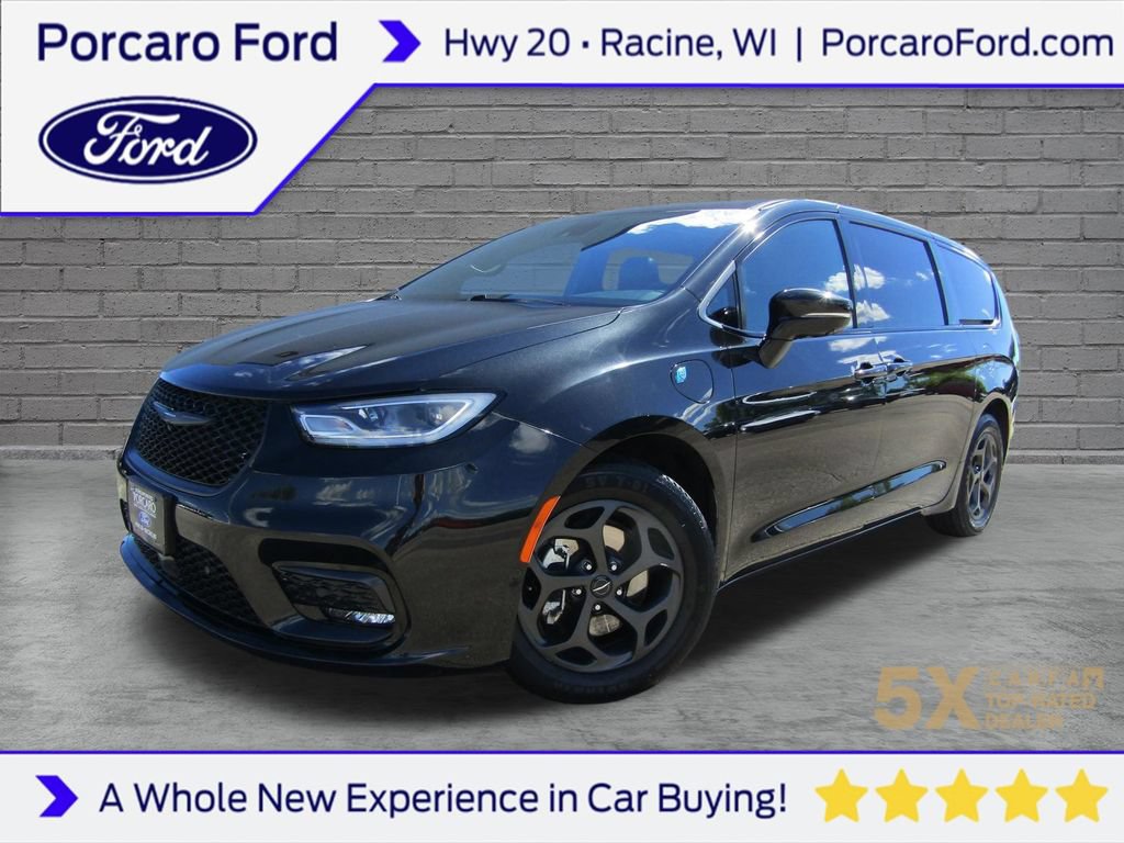 Used 2022 Chrysler Pacifica Limited w/ Uconnect Theater Family Group