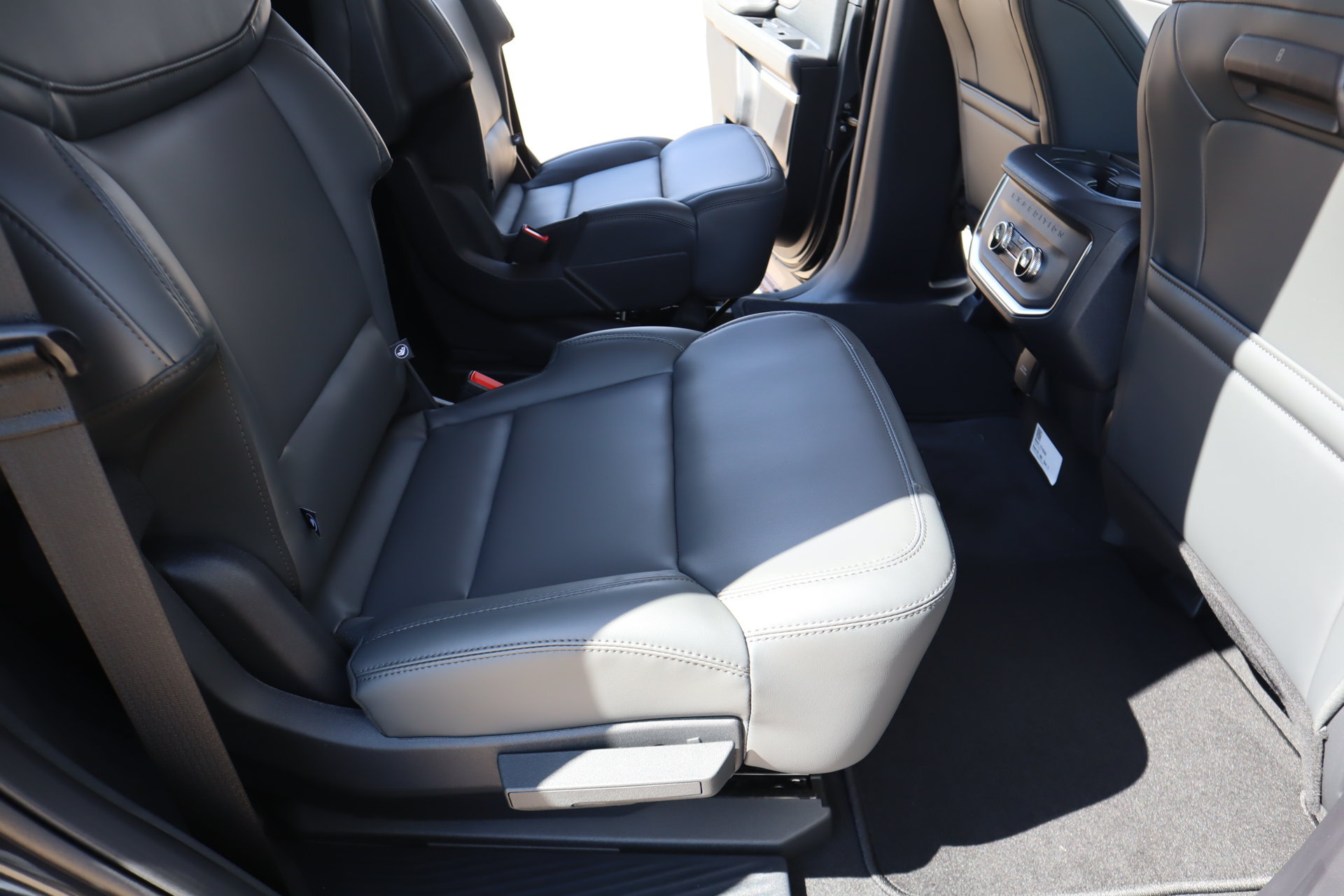 New 2027 Ford Expedition Active AWD/4WD image 16