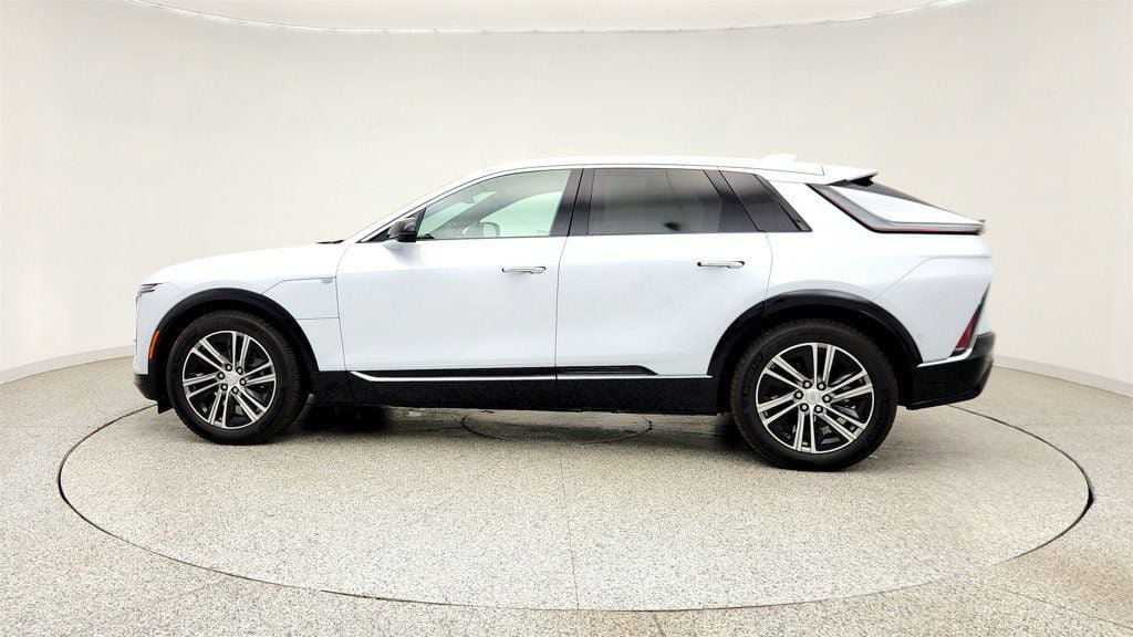 Used 2026 Cadillac Lyriq Luxury AWD/4WD image 8