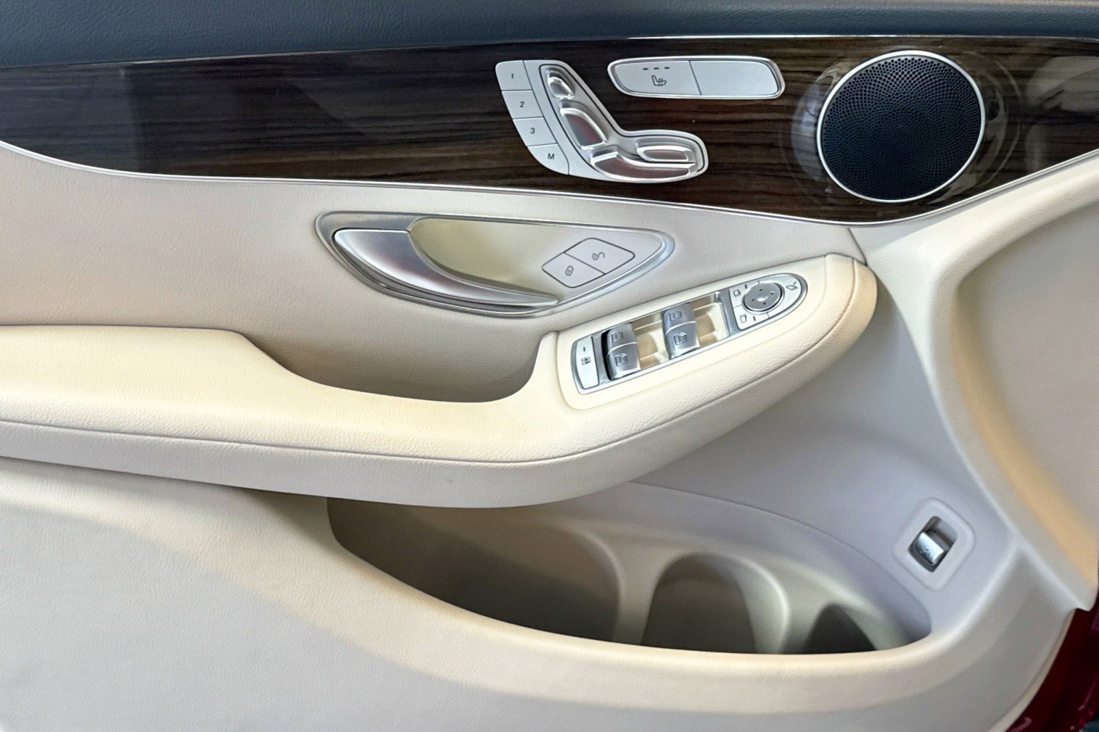 Used 2021 Mercedes-Benz GLC 300 4MATIC image 17