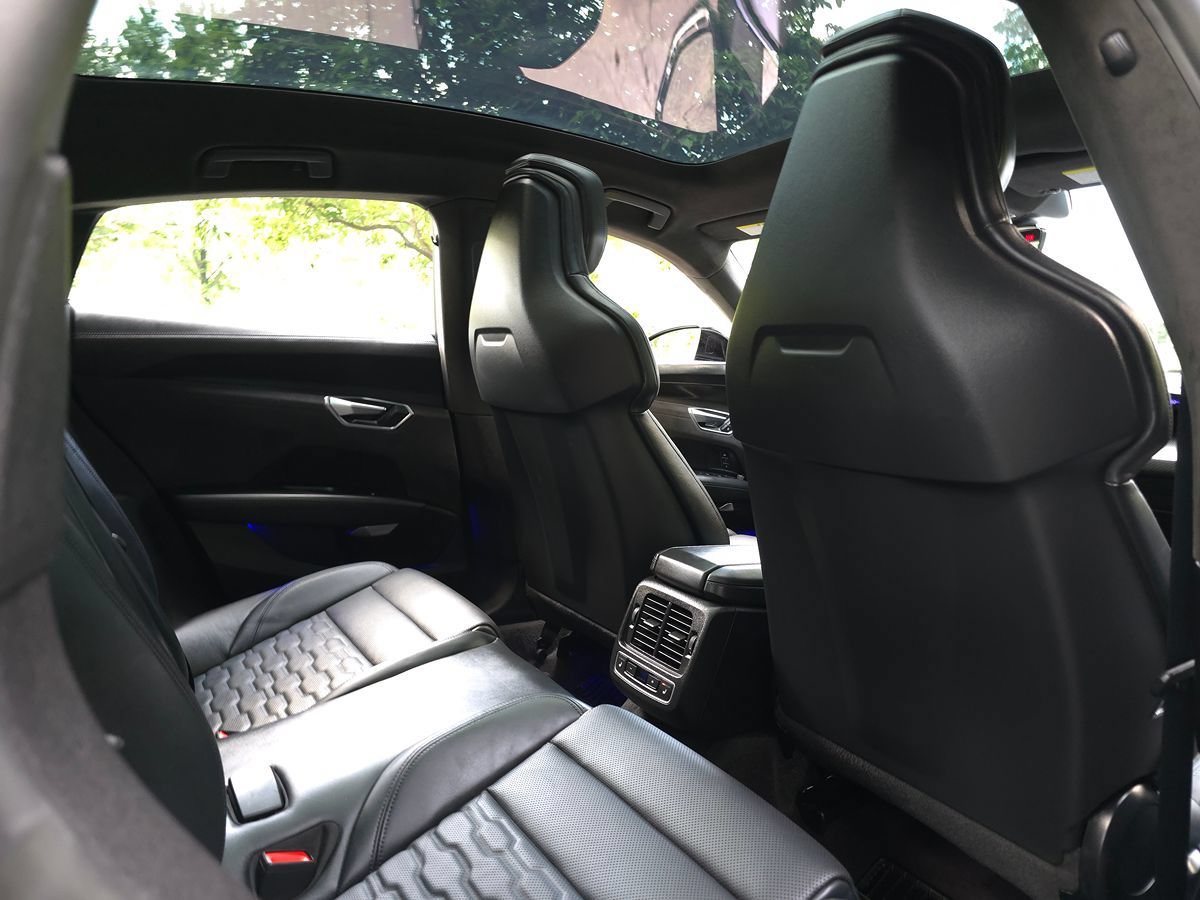 Used 2022 Audi RS e-tron GT w/ Carbon Performance Package AWD/4WD image 19