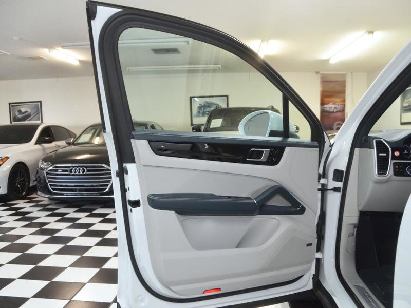 Used 2019 Porsche Cayenne S AWD/4WD image 16