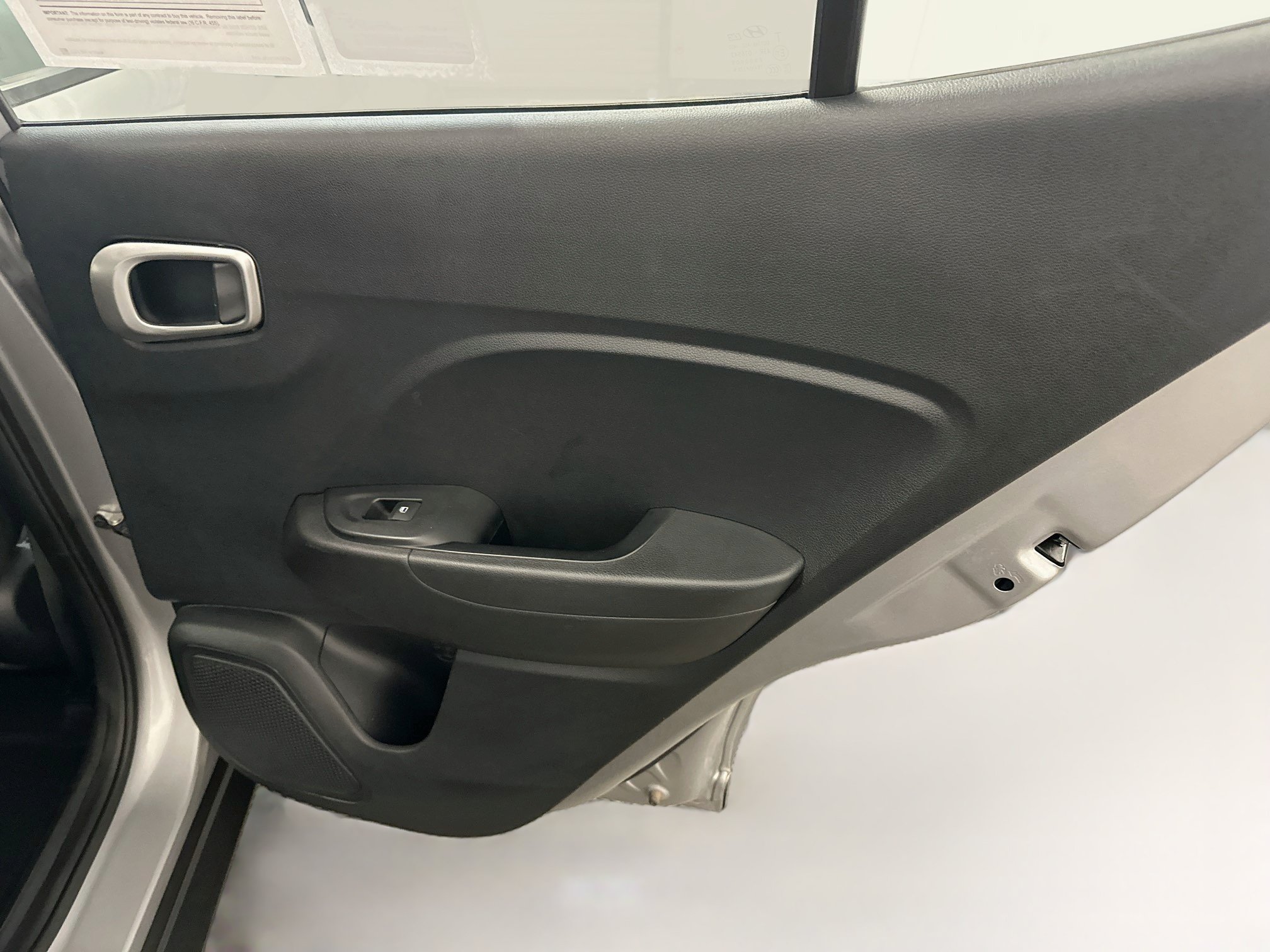 Used 2025 Hyundai Venue SEL FWD image 31