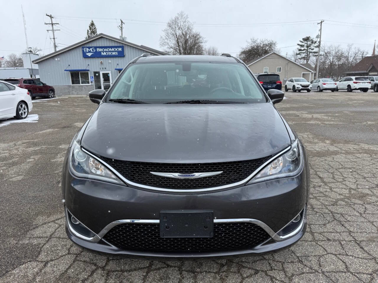 Used 2020 Chrysler Pacifica Touring-L FWD image 8
