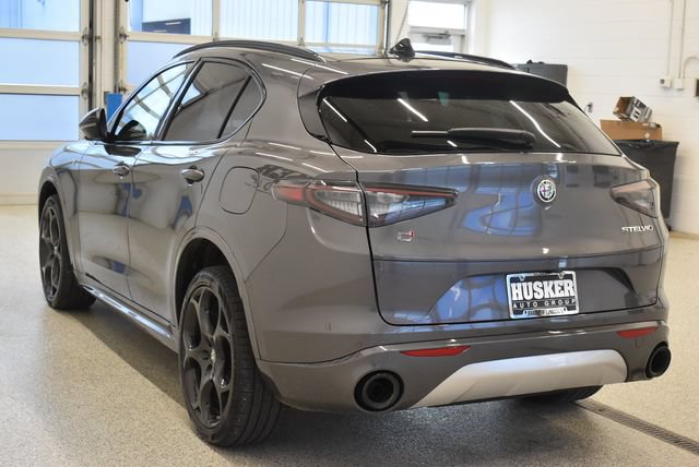 Used 2024 Alfa Romeo Stelvio Ti w/ Performance Driving Package AWD/4WD image 10