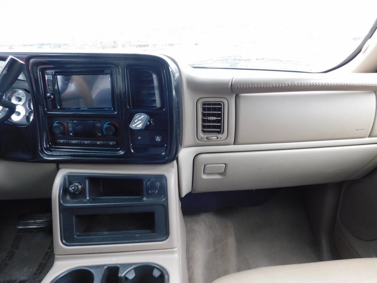Used 2005 Chevrolet Avalanche Z71 w/ Sun And Sound Package image 7