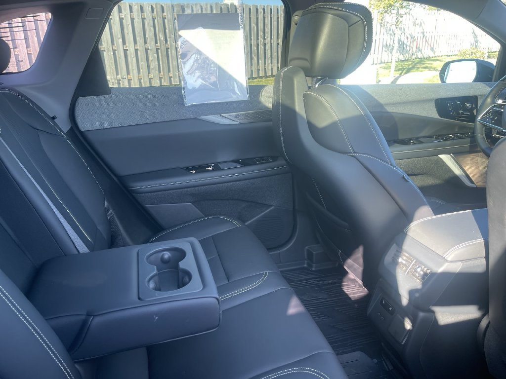 Used 2025 Cadillac Optiq Sport 2 w/ LPO, Floor Liner Package AWD/4WD image 31