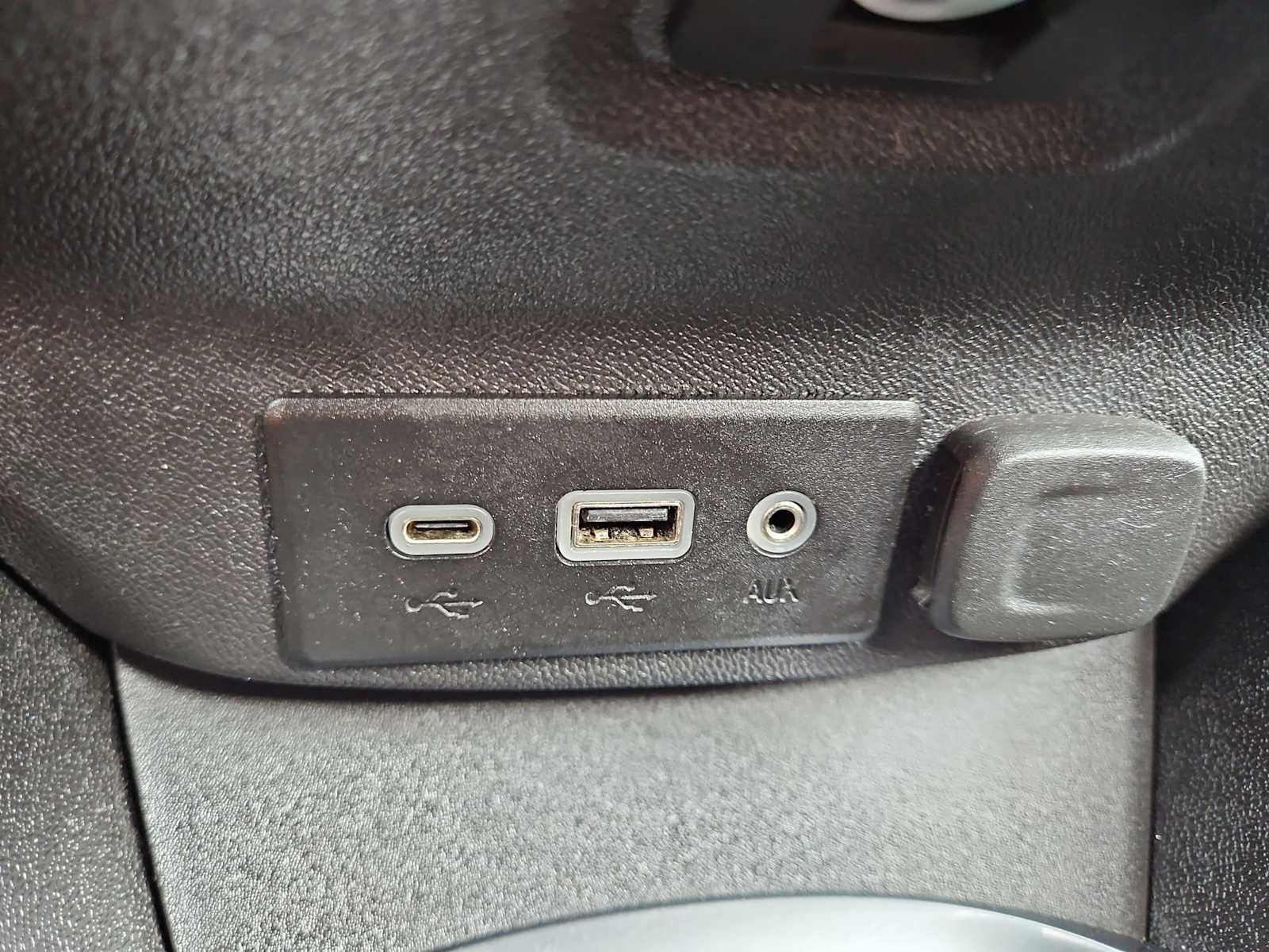 Used 2021 Chevrolet Malibu LT image 31