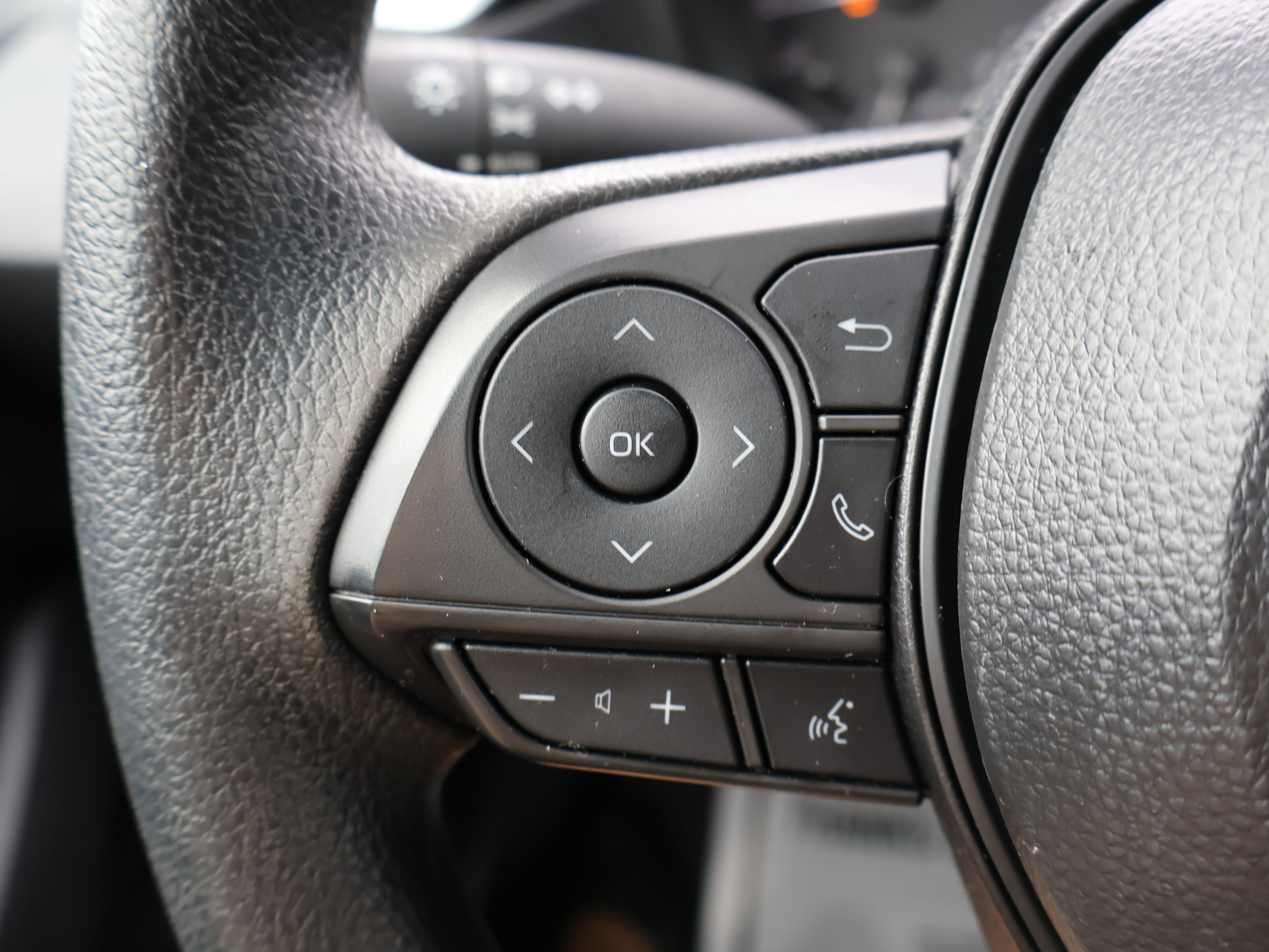 Used 2025 Toyota Corolla LE FWD image 29