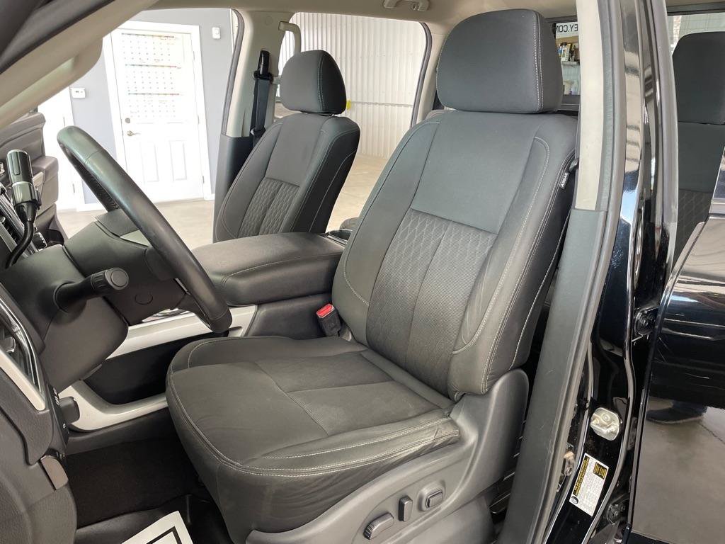 Used 2017 Nissan Titan SV AWD/4WD image 10