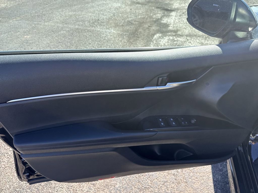Used 2020 Toyota Camry SE image 29