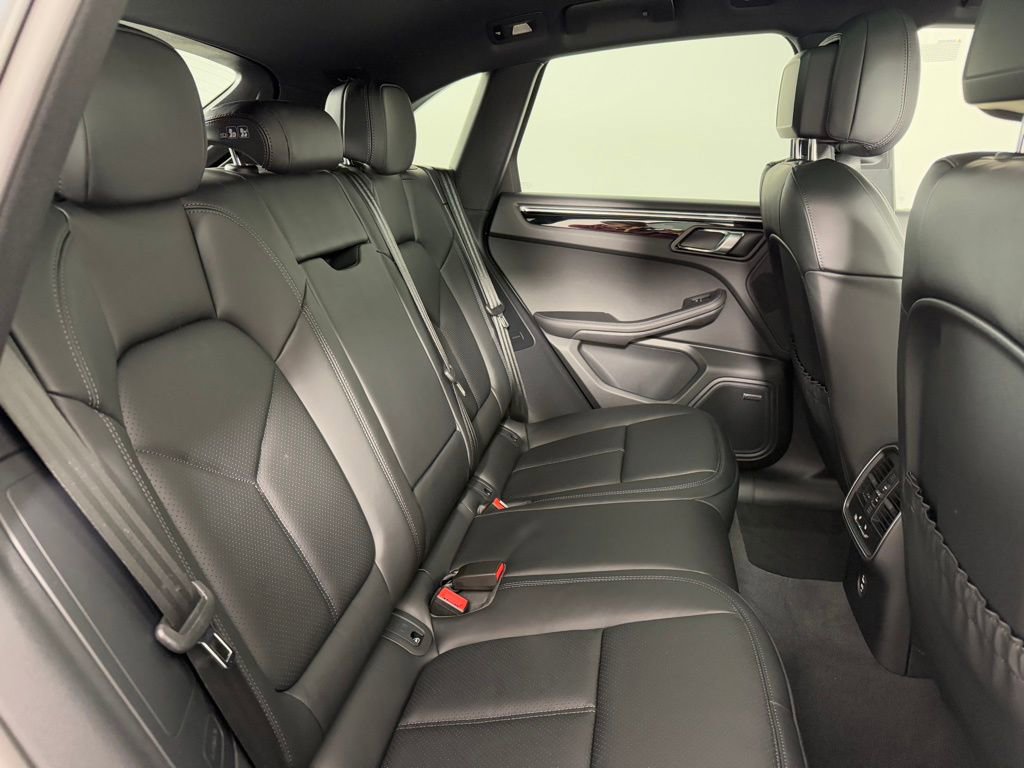 Certified 2026 Porsche Macan AWD/4WD image 20