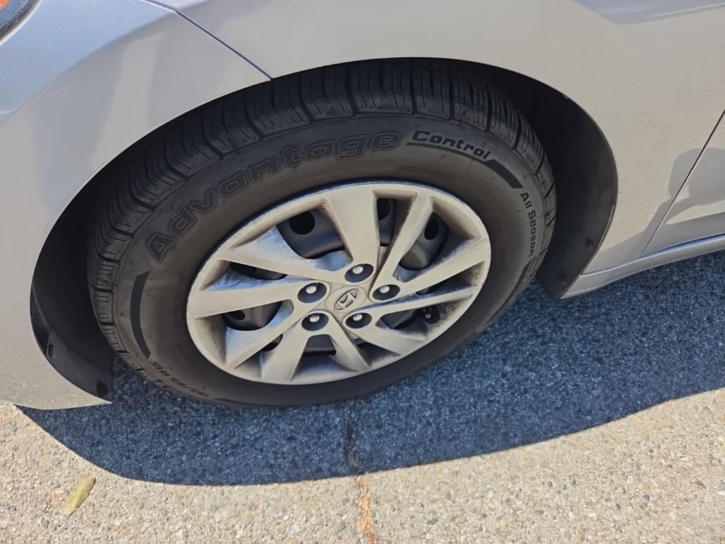 Used 2017 Hyundai Elantra SE FWD image 9