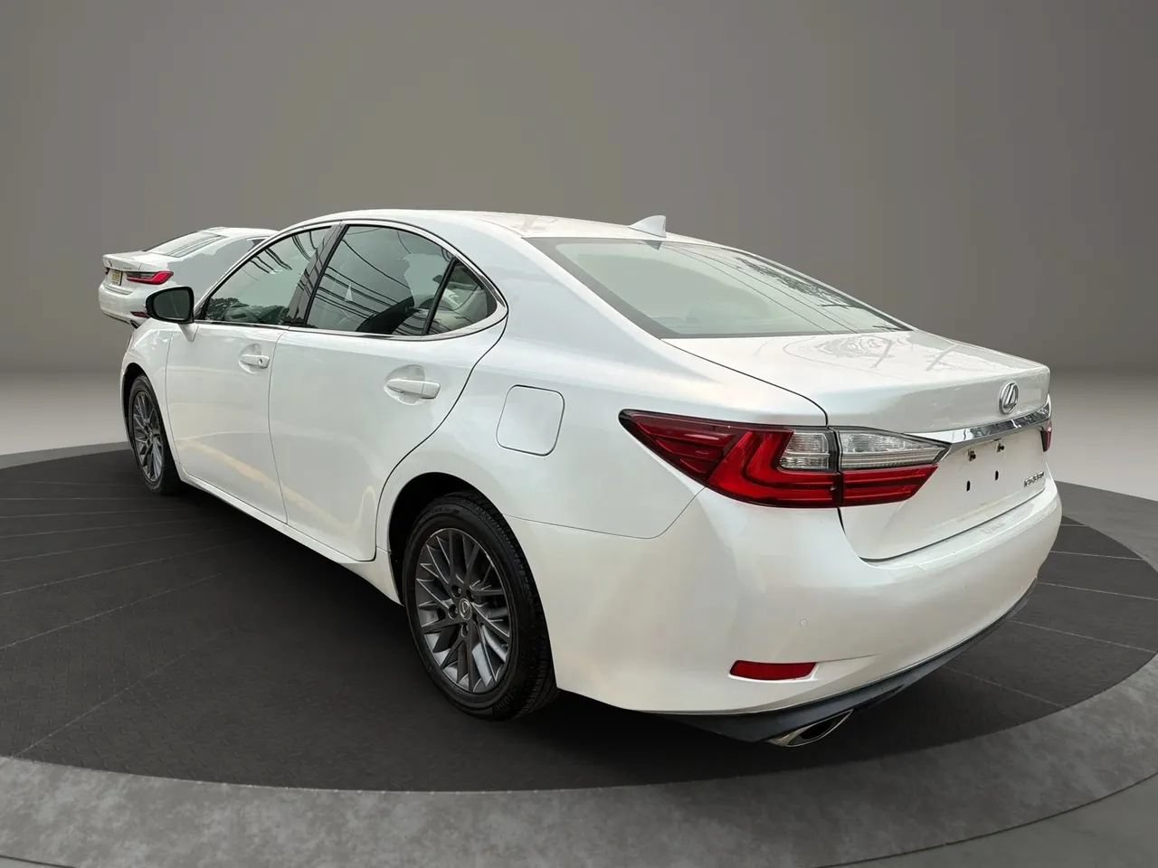 Used 2018 Lexus ES 350 w/ Navigation System Package FWD image 6