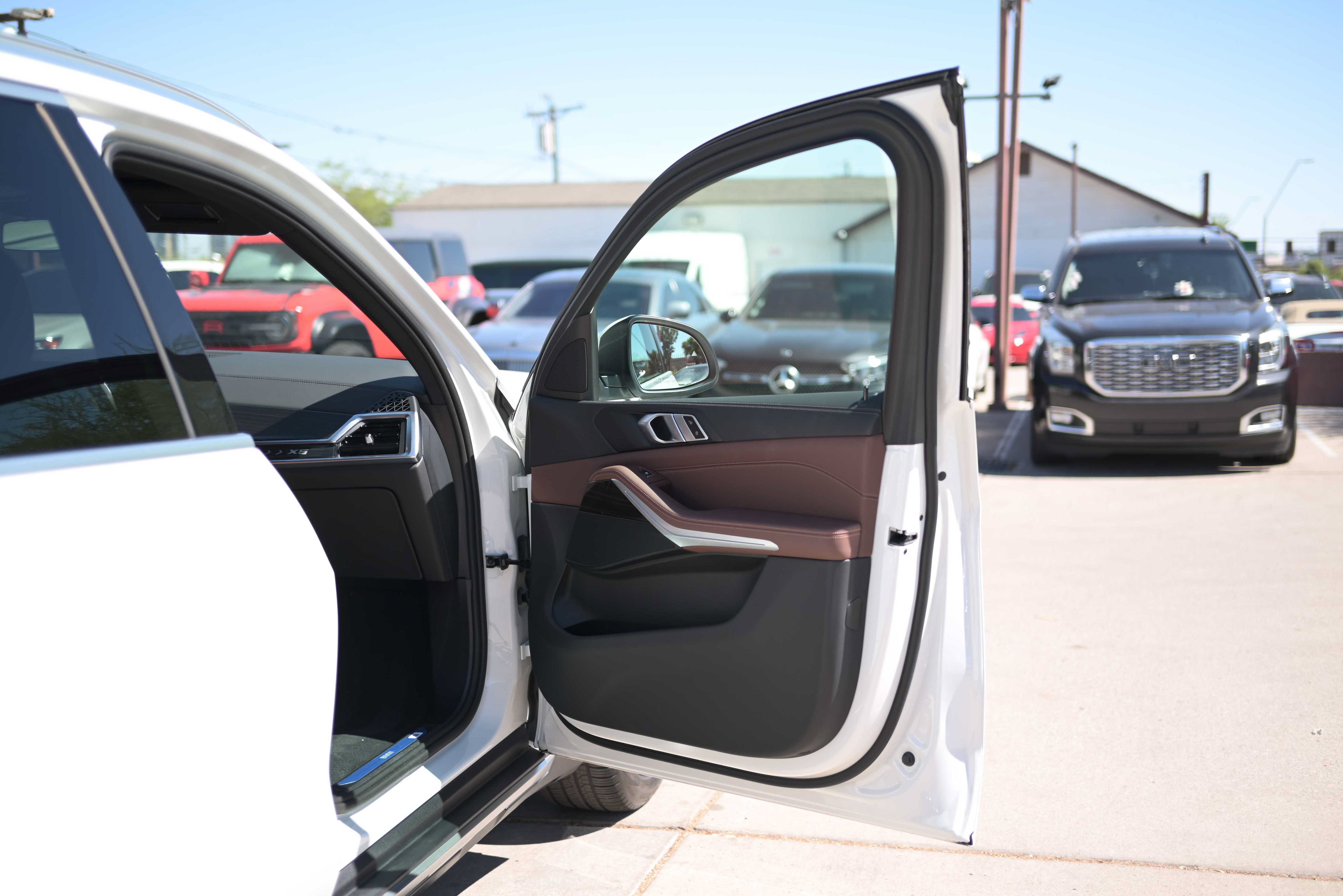 Used 2025 BMW X5 xDrive40i AWD/4WD image 16