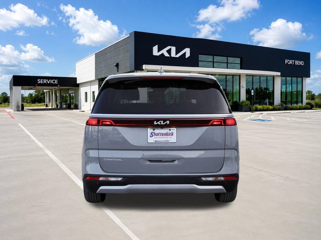 Used 2023 Kia Carnival EX FWD image 6