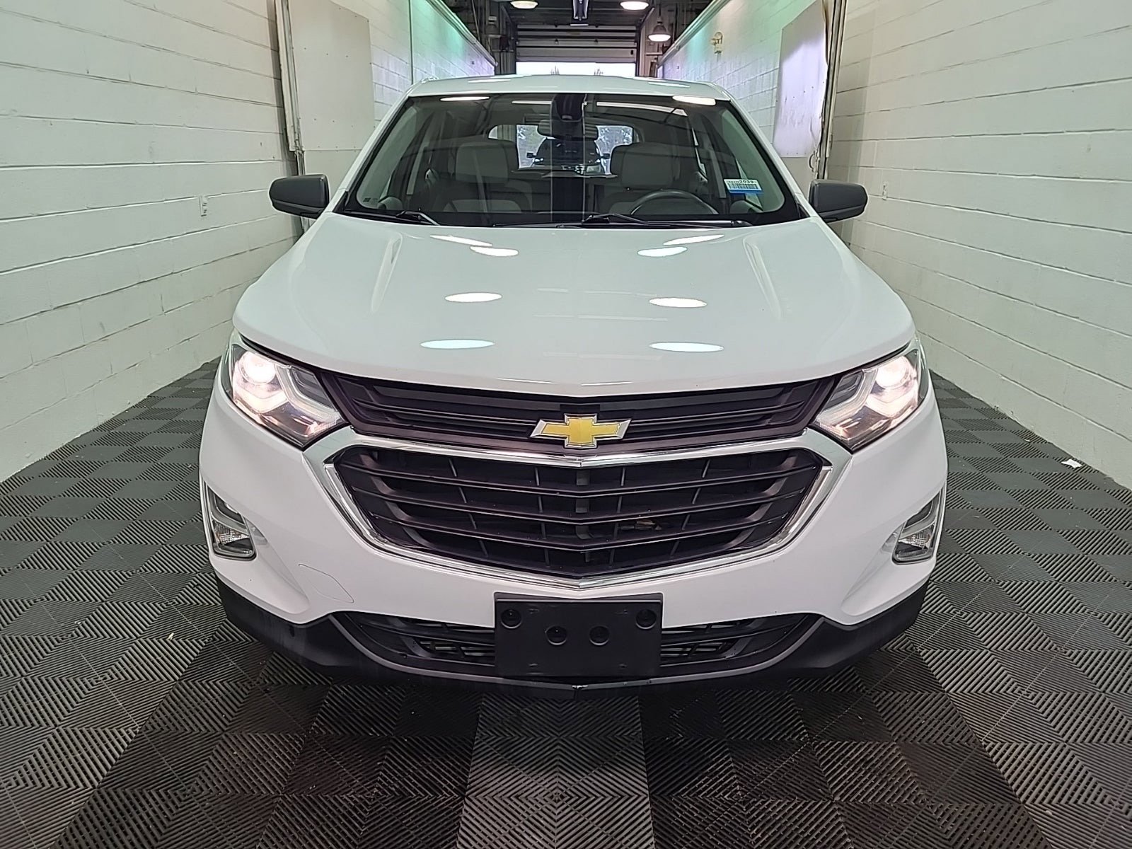 Used 2018 Chevrolet Equinox LS image 3