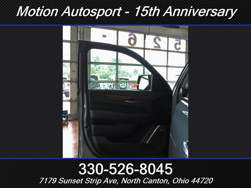 Used 2020 Cadillac Escalade Luxury AWD/4WD image 10