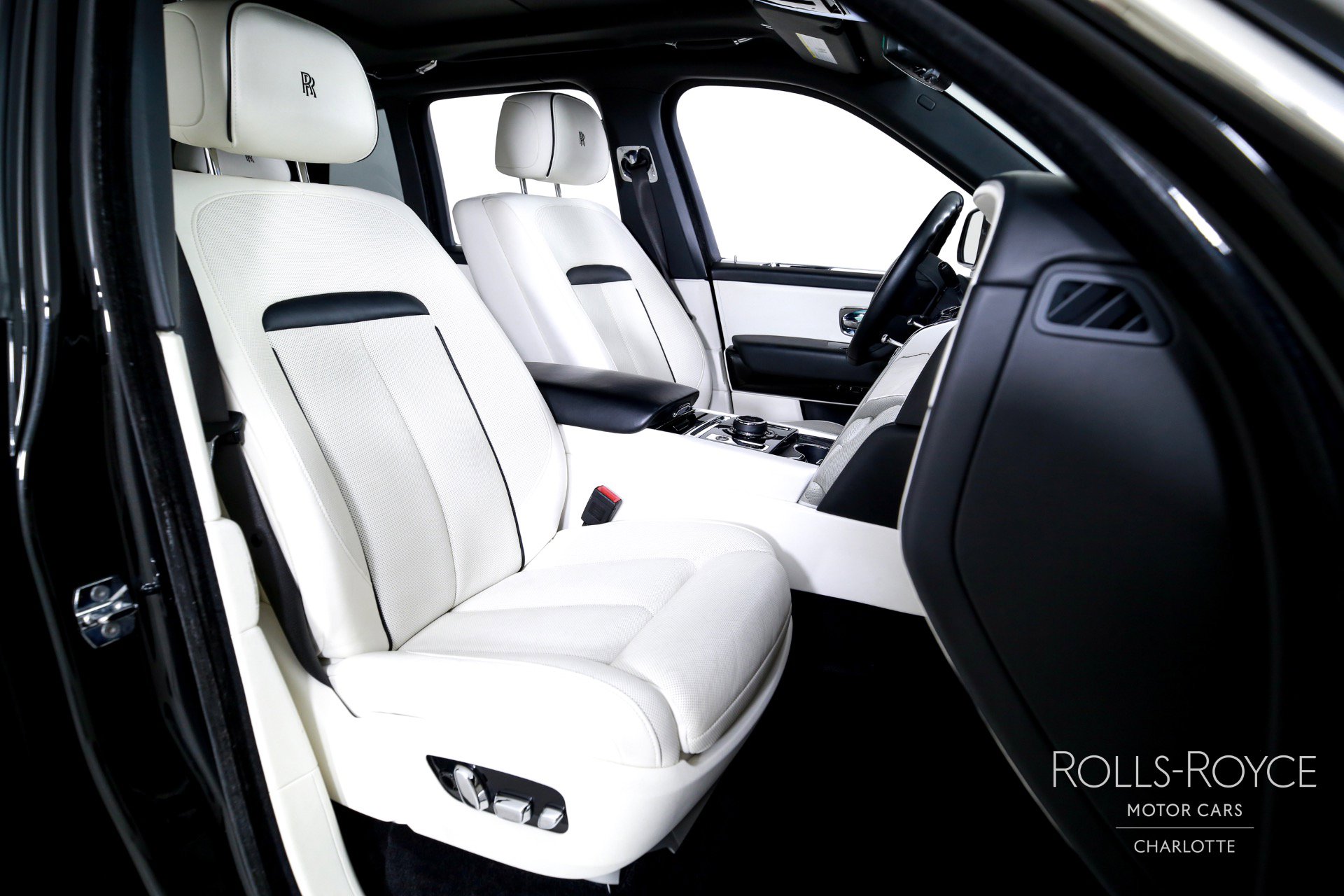 Used 2022 Rolls-Royce Cullinan image 32