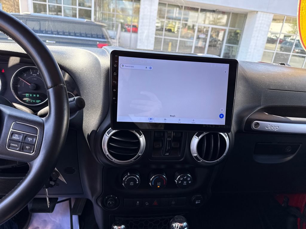 Used 2015 Jeep Wrangler Unlimited Rubicon w/ Connectivity Group image 21