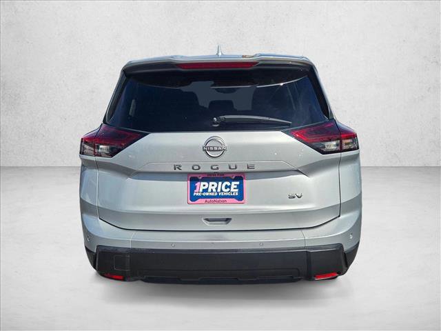 Used 2024 Nissan Rogue SV image 7