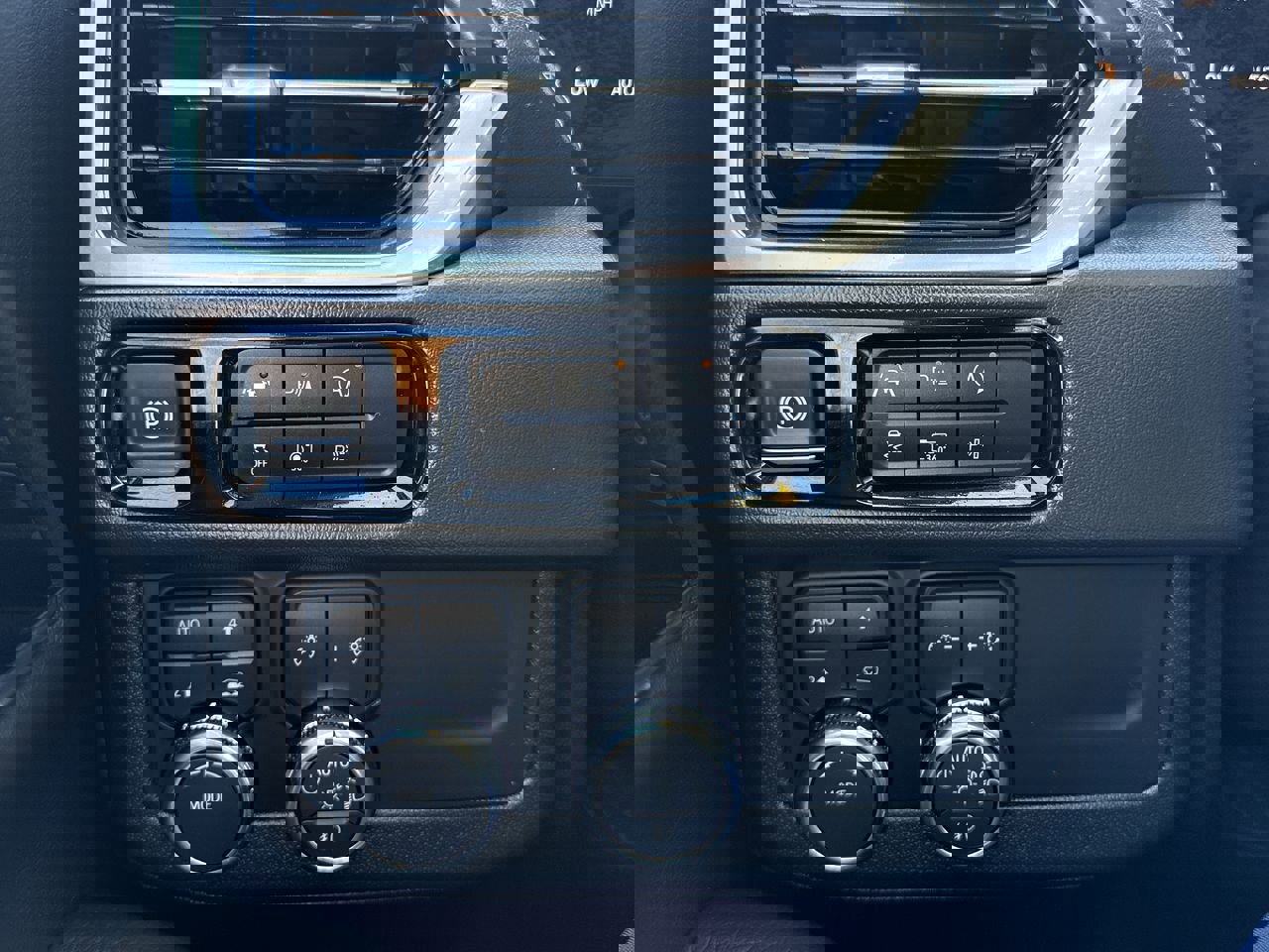 Used 2025 GMC Yukon XL Denali image 16