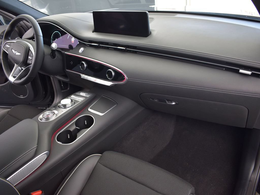 Used 2025 Genesis GV70 2.5T w/ Sport Prestige Package image 13