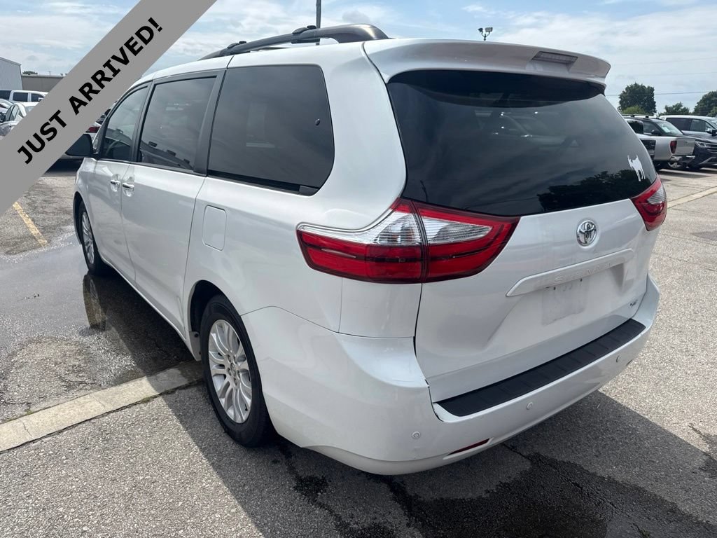 Used 2015 Toyota Sienna XLE w/ XLE Navigation Package FWD image 7