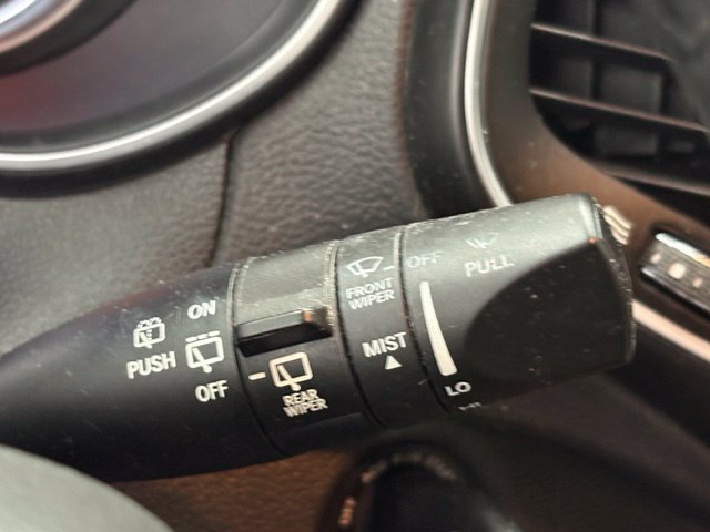 Used 2019 Jeep Cherokee Latitude w/ Cold Weather Group FWD image 24