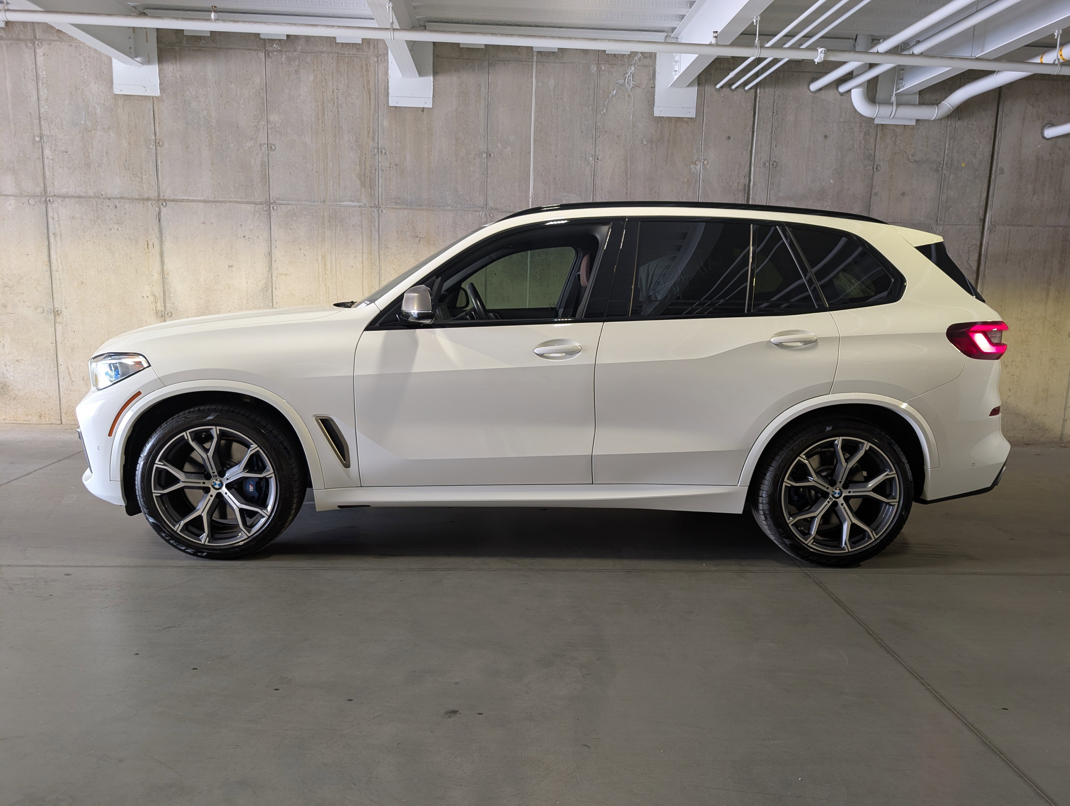 Used 2021 BMW X5 M50i w/ Executive Package AWD/4WD image 2