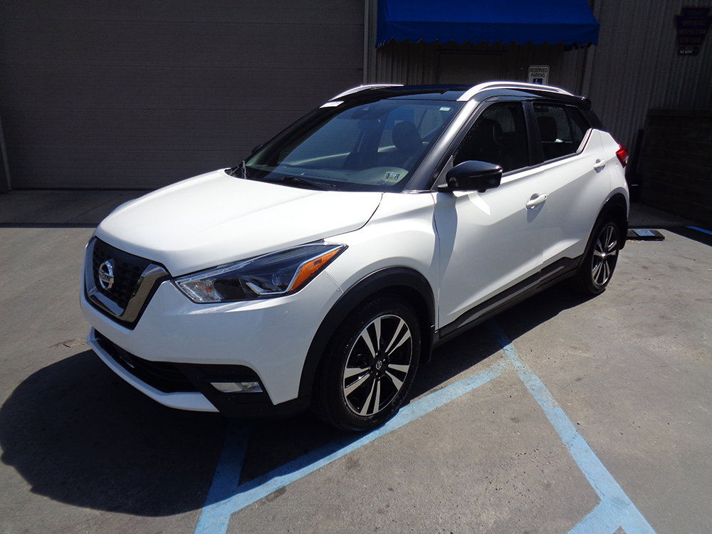 Used 2020 Nissan Kicks SR w/ SR Premium Package FWD image 1