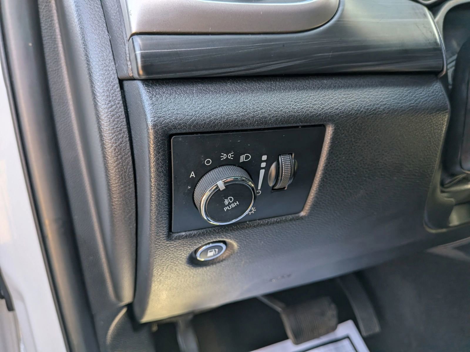 Used 2019 Jeep Grand Cherokee Altitude image 42