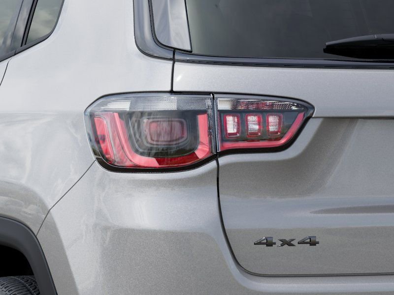 New 2025 Jeep Compass Latitude w/ Sun & Sound Group AWD/4WD image 10