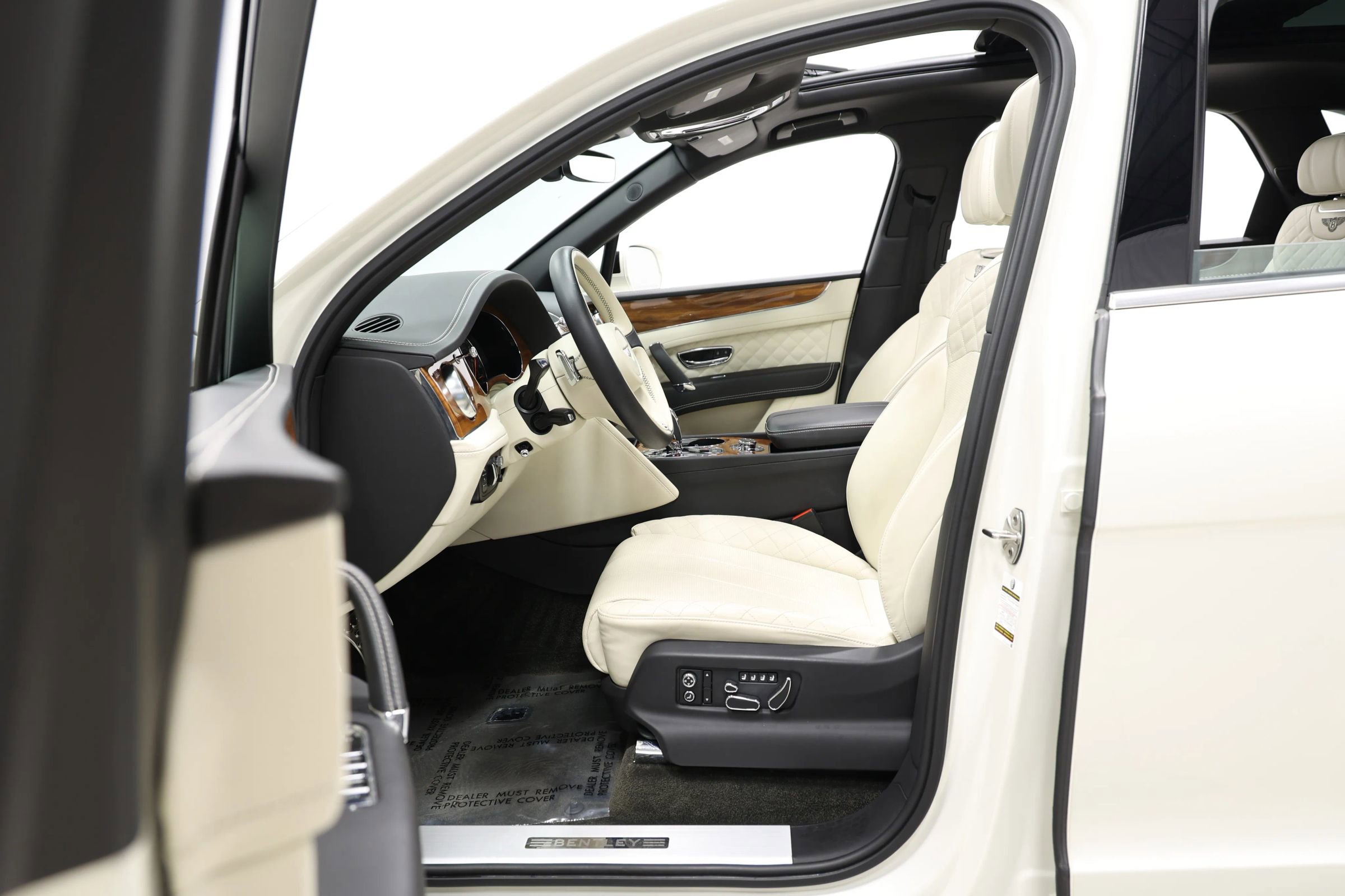Used 2018 Bentley Bentayga Onyx Edition AWD/4WD image 15