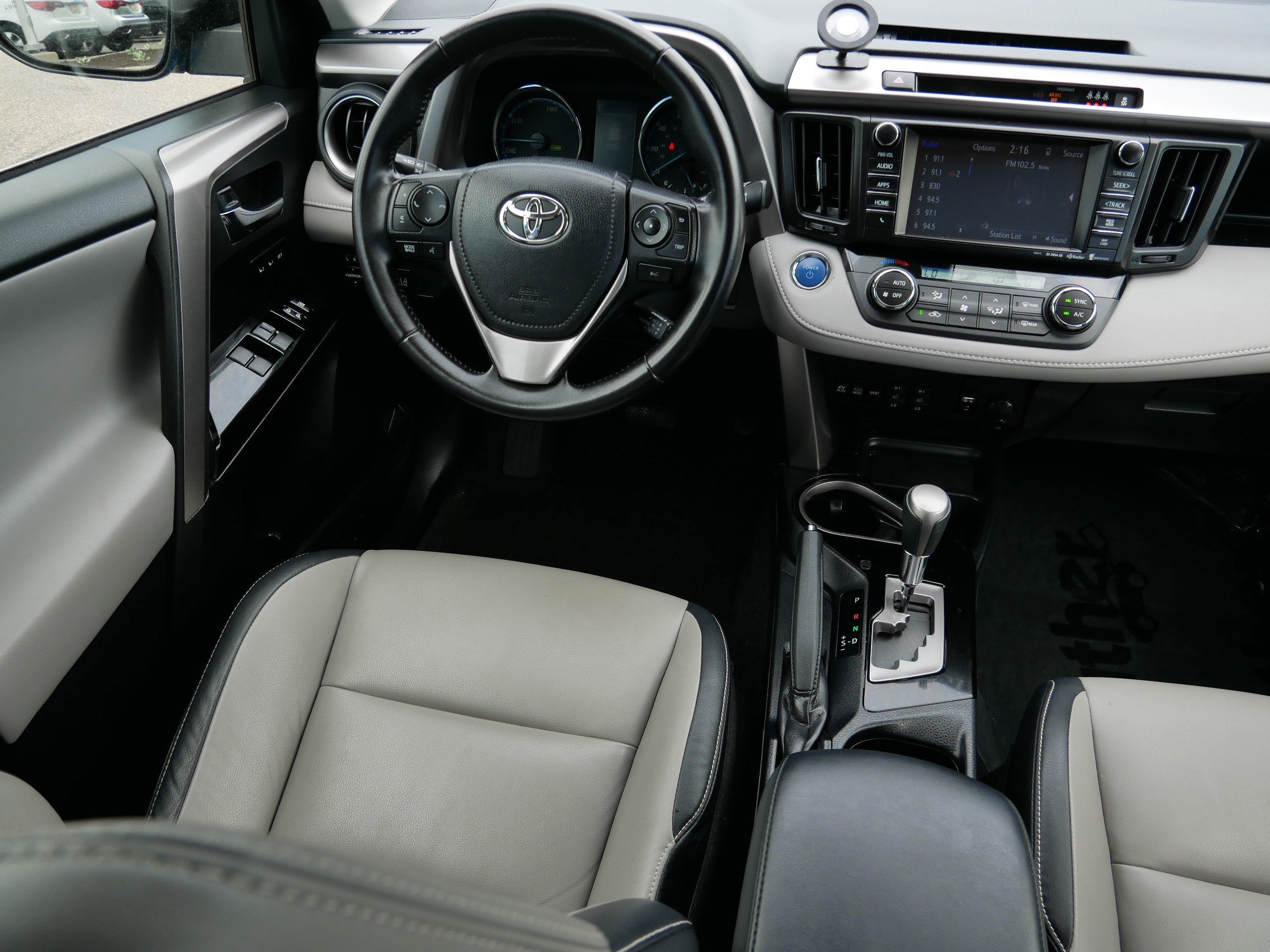 Used 2017 Toyota RAV4 Limited w/ Carpet Mat Package AWD/4WD image 9