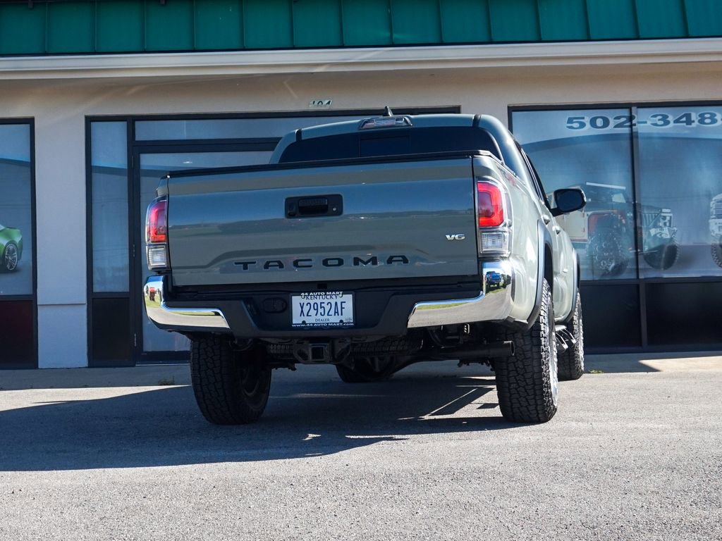 Used 2022 Toyota Tacoma TRD Off-Road AWD/4WD image 31
