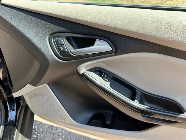Used 2017 Ford Focus Electric Hatchback FWD image 22