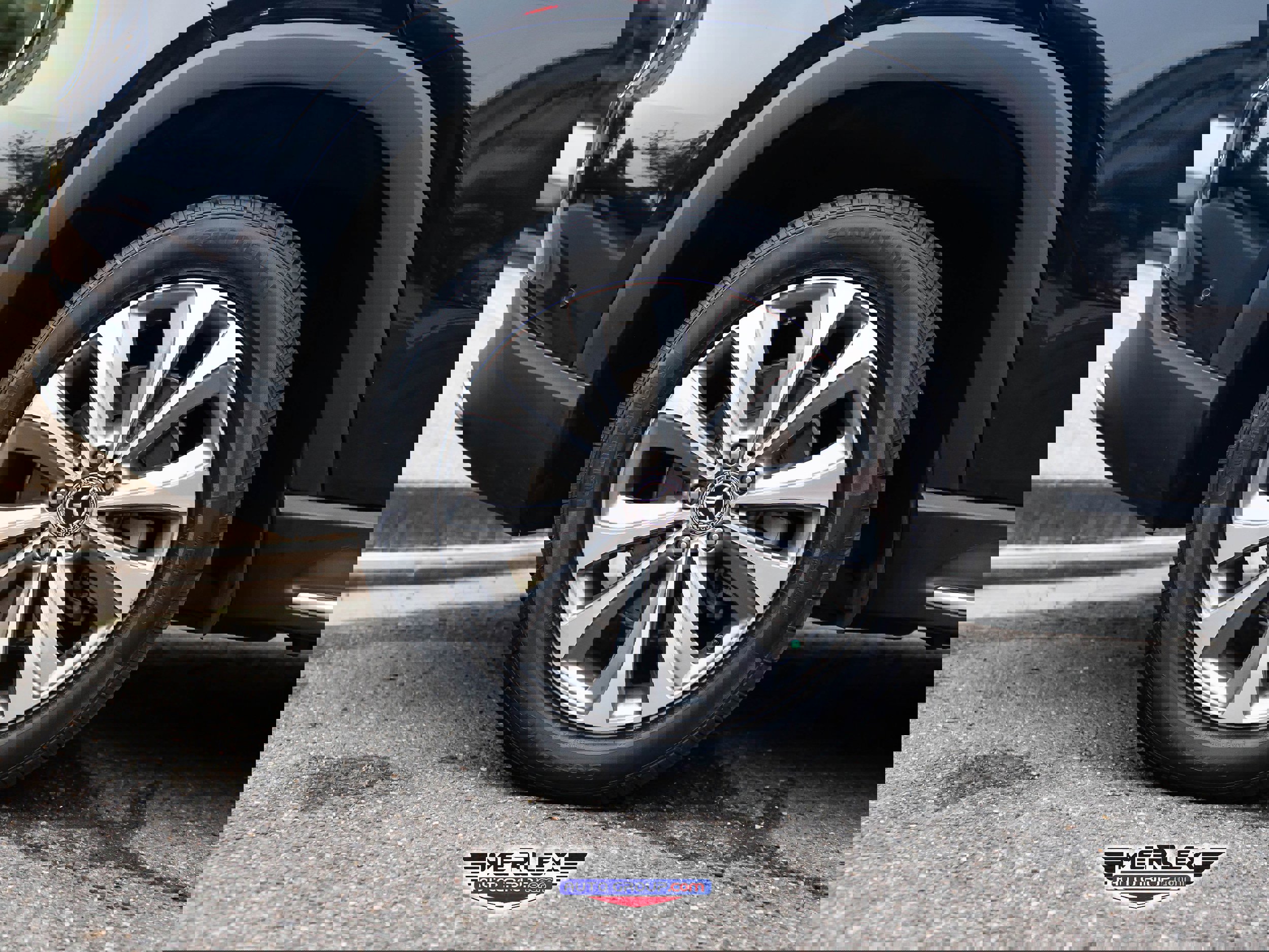 Used 2021 Mercedes-Benz GLE 350 350 4MATIC w/ Premium Package image 11