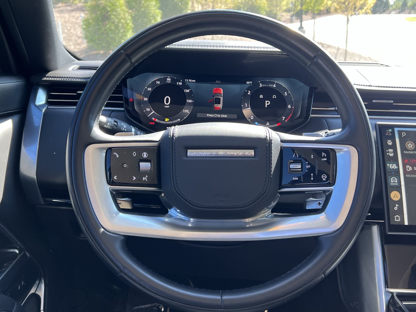 Used 2024 Land Rover Range Rover Long Wheelbase SE AWD/4WD image 17
